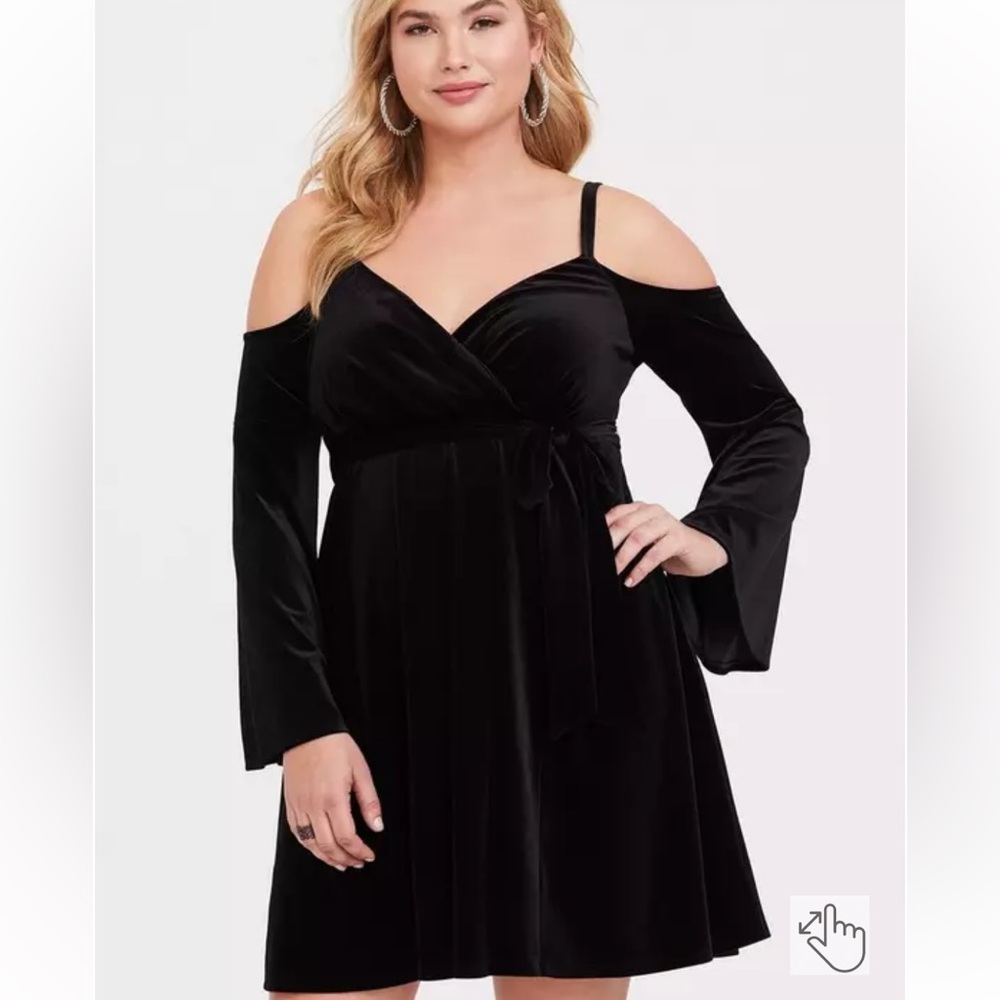 Torrid Black Mini Velvet Cold Shoulder Surplice Dress Plus Size 4X NEW